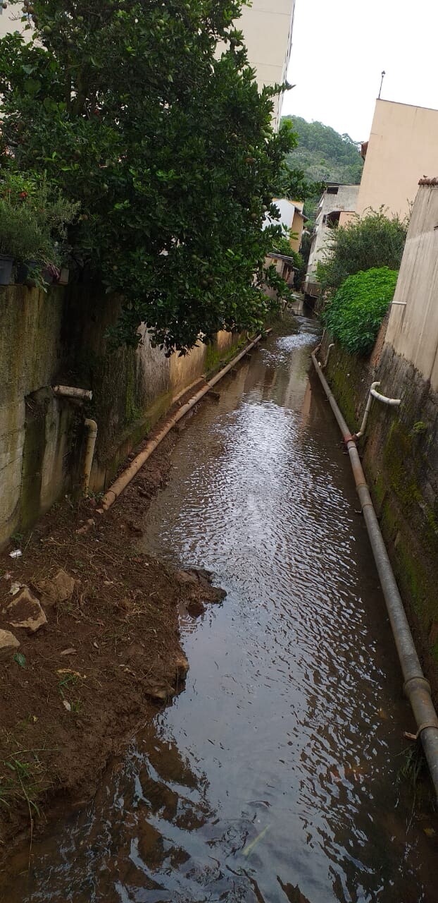 O povoamento da cidade se deu em torno do rio Timbuí, e afluentes, rios São Pedro e São Lourenço que sofrem com intervenções arquitetônicas e humanas