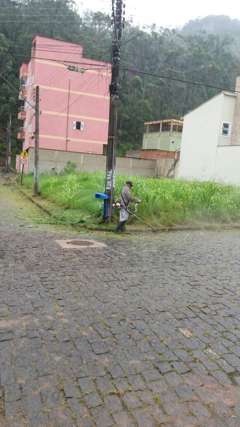 Mutirão de serviços de limpeza pública